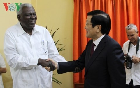 Вьетнам и Куба продолжают укреплять двустороннее сотрудничество во всех областях - ảnh 1